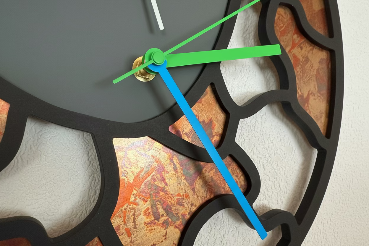 Wanduhr mit Kupfer und Fenixbeschichtung