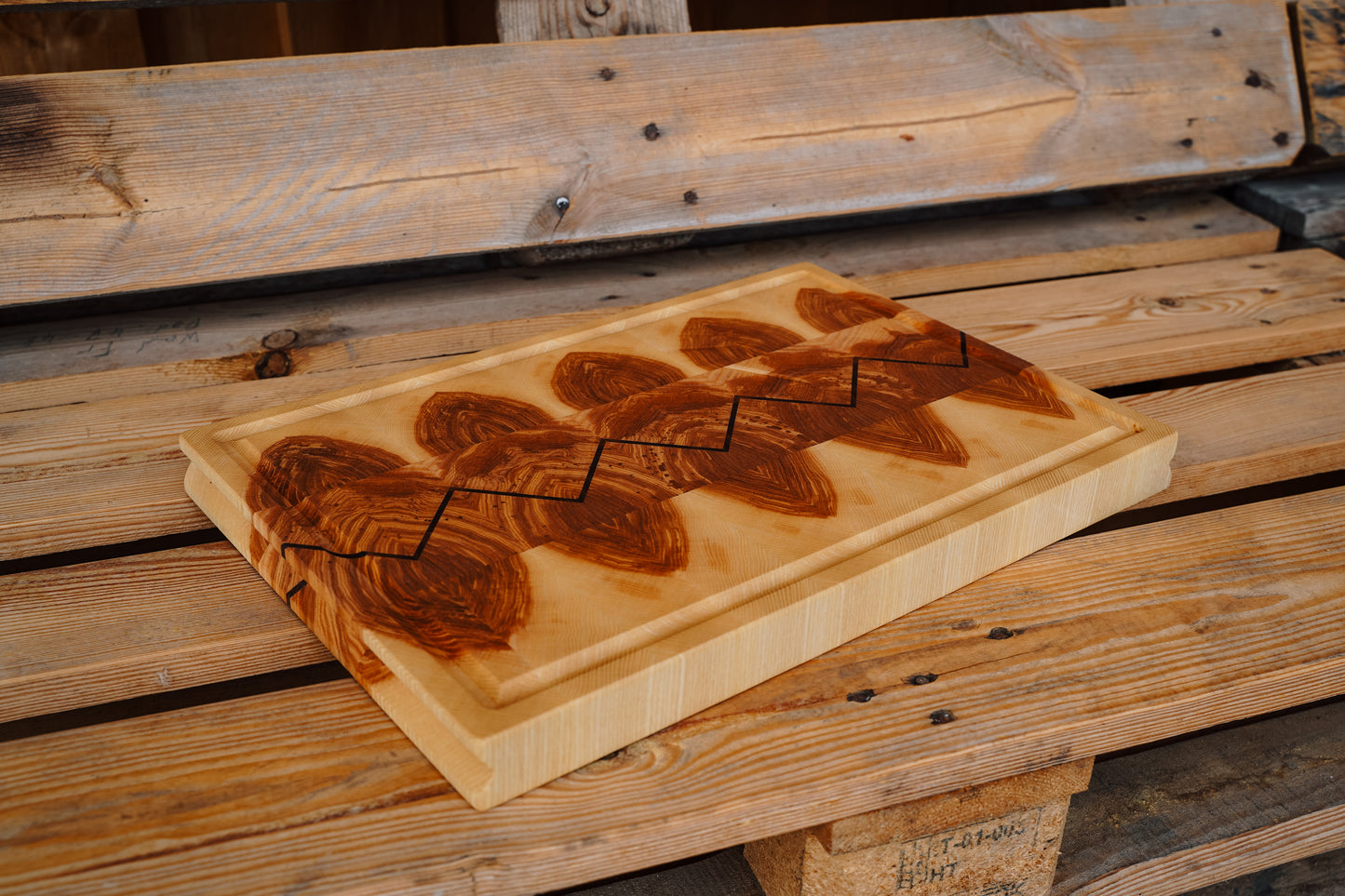 Stirnholz- Schneidebrett aus Esche mit Saftrille 46 x 32 cm