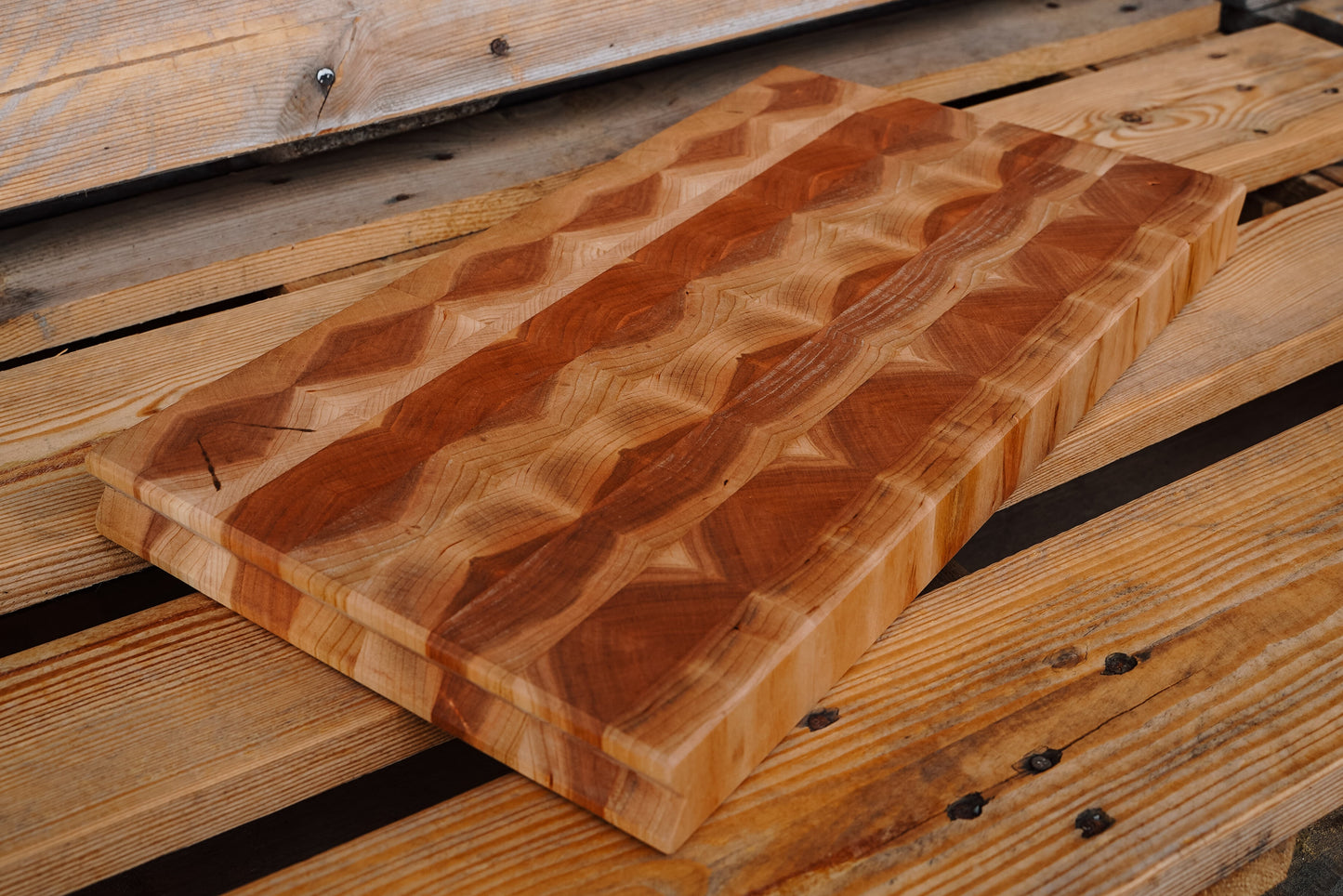 Stirnholz-Schneidebrett aus Kirsche 47 x 27cm