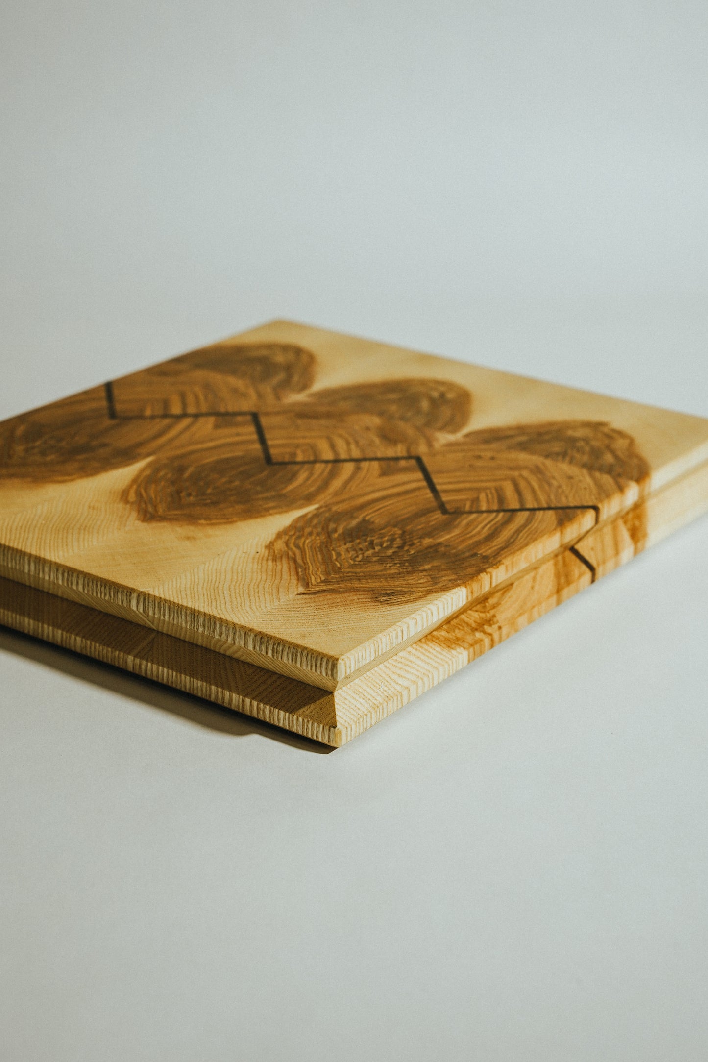 Kleines Stirnholzschneide-, Servierbrett aus Esche 31,5 × 27,5 cm